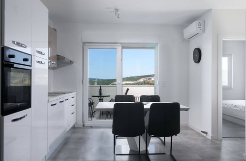 Plano Apartment | Lovely apartment for 5 people with A/C, WIFI, TV, balcony and pets allowed