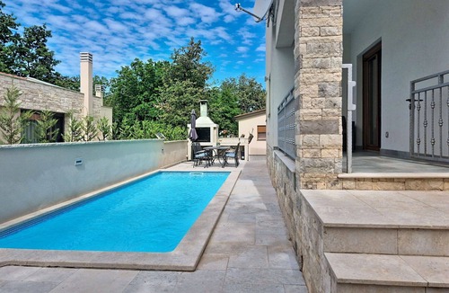 Valica Apartment | Lovely apartment for 5 people with private pool, WIFI, A/C, TV, terrace and pets allowed