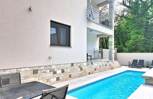 Valica Apartment | Lovely apartment for 5 people with private pool, WIFI, A/C, TV, terrace and pets allowed