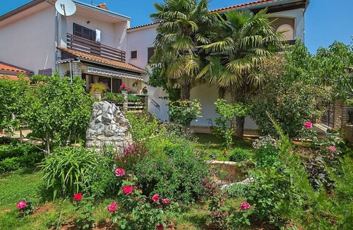 Peroj Apartment | Lovely apartment for 6 guests with A/C, WIFI, TV, terrace and pets allowed