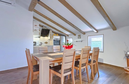 Valica Apartment | Lovely apartment for 6 guests with A/C, WIFI, private pool, TV and terrace
