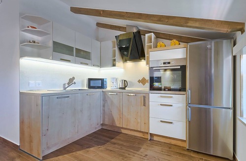 Valica Apartment | Lovely apartment for 6 guests with A/C, WIFI, private pool, TV and terrace