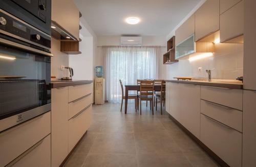 Artatore Apartment | Lovely apartment for 6 guests with WIFI, A/C, hot tub, TV and patio