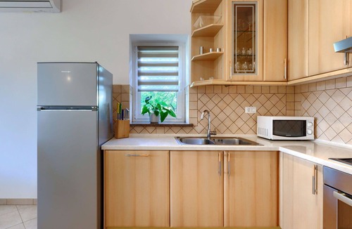 Vosteni Apartment | Lovely apartment for 6 people with A/C, WIFI, private pool, TV, terrace and pets allowed