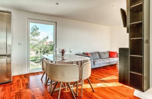 Lovrecica Apartment | Lovely apartment for 6 people with A/C, WIFI, TV, terrace and pets allowed