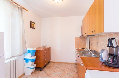 Frata Apartment | Lovely apartment for 8 guests with WIFI, A/C, pool, TV, terrace and pets allowed