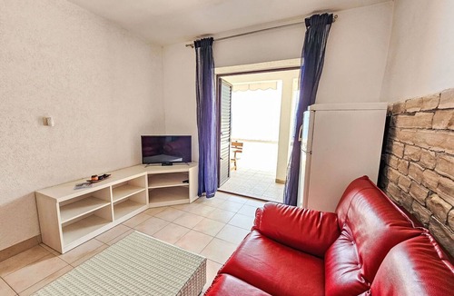 Bogomolje Apartment | Lovely apartment for 11 people with WIFI, TV and terrace