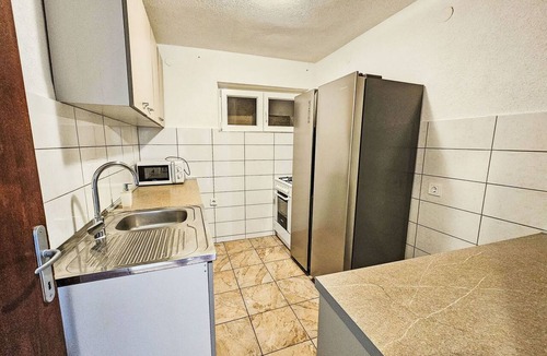 Bogomolje Apartment | Lovely apartment for 11 people with WIFI, TV and terrace