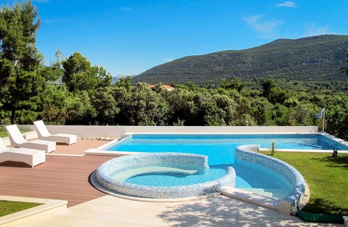 Mali Ston Apartment | Lovely apartment for 5 people with WIFI, pool, A/C, TV, terrace and pets allowed