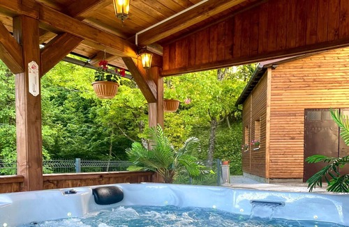 Brod Moravice Apartment | Lovely apartment for 4 guests with WIFI, hot tub, TV and balcony