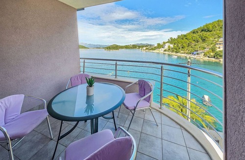 Blace Apartment | Lovely apartment for 4 guests with A/C, WIFI, TV, balcony and pets allowed