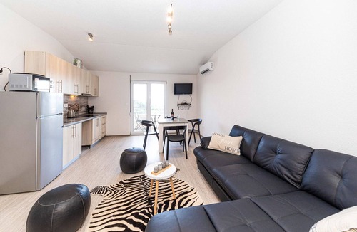 Kastel Luksic Apartment | Lovely apartment in Kastel Luksic with WiFi