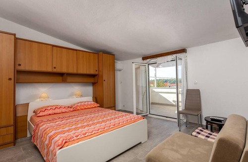 Barbat na Rabu Apartment | Lovely apartment in Barbat with swimming pool