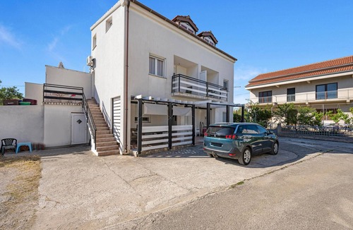 Betina Apartment | Lovely apartment in Betina with WiFi
