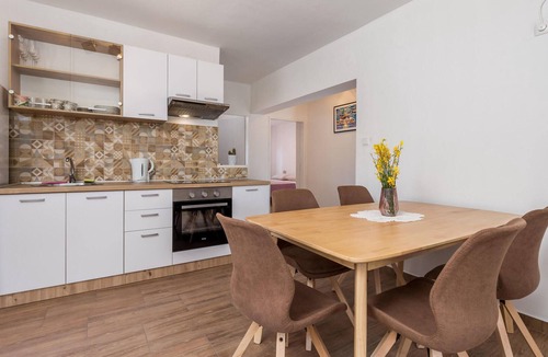 Cres Apartment | Lovely apartment in Cres with WiFi