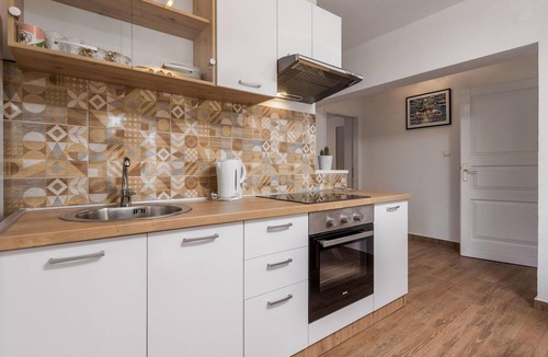 Cres Apartment | Lovely apartment in Cres with WiFi