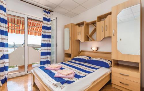Dinjiska Apartment | Lovely Apartment In Dinjiska With House Sea View