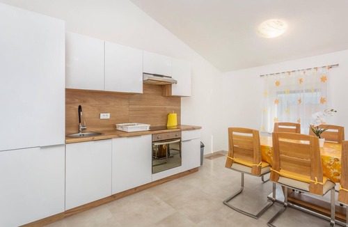 Cizici Apartment | Lovely apartment in Dobrinj with WiFi