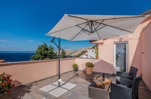 Stara Baska Apartment | Lovely apartment in Stara Baska with WiFi