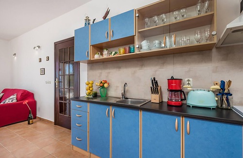 Jablanac Apartment | Lovely apartment in Jablanac with WiFi