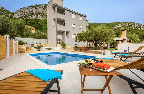 Klek Apartment | Lovely apartment in Klek with swimming pool