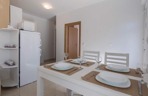 Komarna Apartment | Lovely apartment in Komarna with WiFi