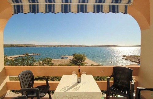 Kustici Apartment | Lovely apartment in Kustici with house sea view