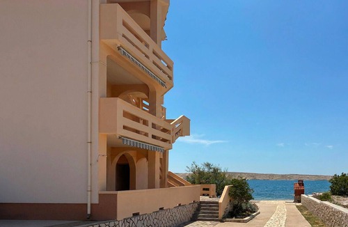 Kustici Apartment | Lovely apartment in Kustici with house sea view