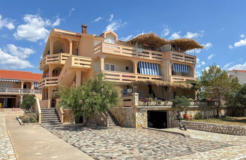 Kustici Apartment | Lovely apartment in Kustici with house sea view