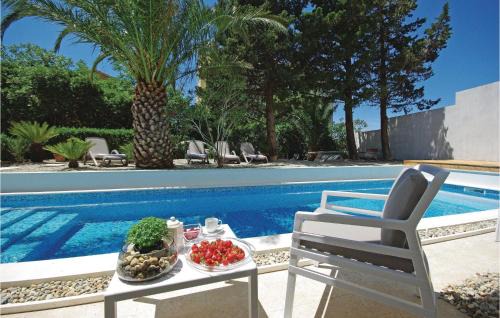 Bidol Apartment | Lovely Apartment In Makarska