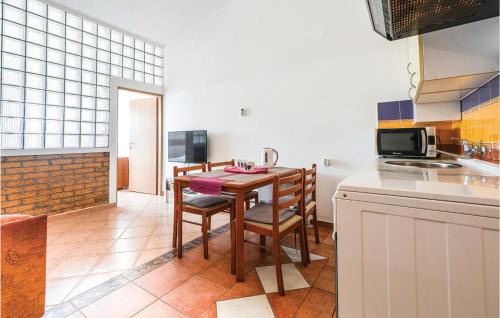 Mandre Apartment | Lovely Apartment In Mandre With Wifi