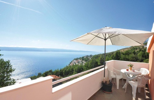 Mimice Apartment | Lovely apartment in Mimice with swimming pool