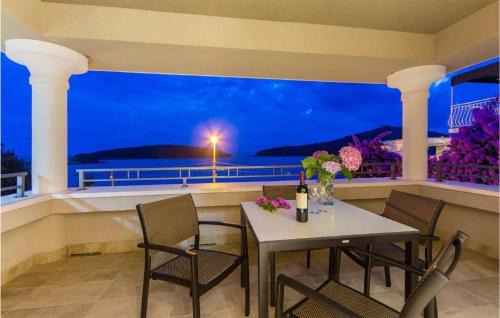 Molunat Apartment | Lovely Apartment In Molunat With Swimming Pool