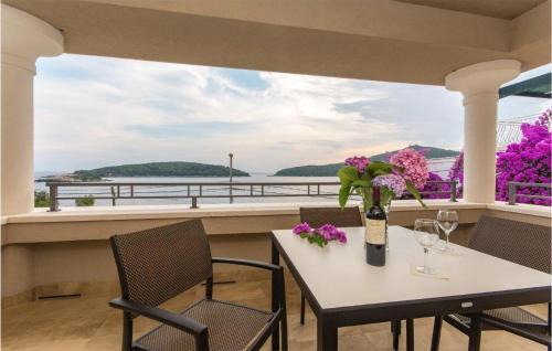 Molunat Apartment | Lovely Apartment In Molunat With Swimming Pool