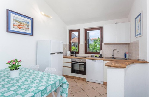 Krk Apartment | Lovely apartment in Pinezici with WiFi