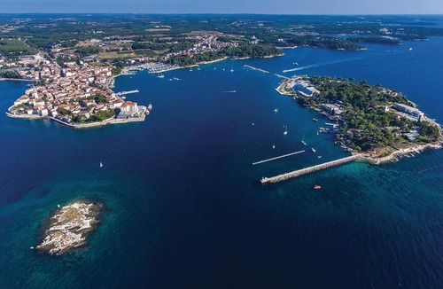 Vrvari Apartment | Lovely apartment in Porec with WiFi