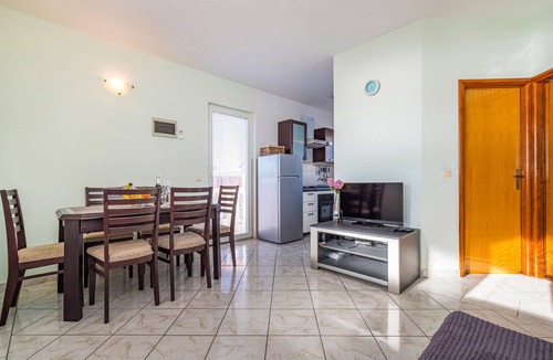 Rtina Apartment | Lovely apartment in Rtina with WiFi