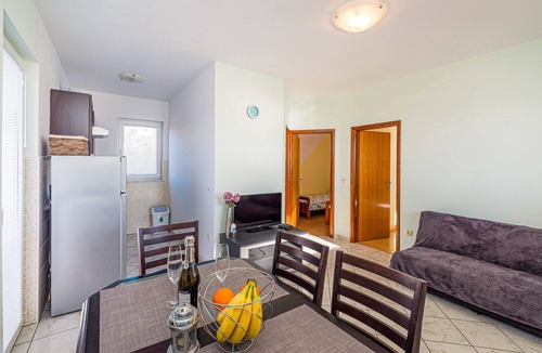 Rtina Apartment | Lovely apartment in Rtina with WiFi