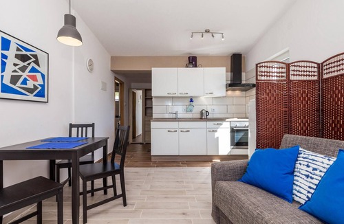 Stinica Apartment | Lovely apartment in Stinica with house sea view
