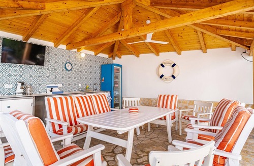 Stinjan Apartment | Lovely apartment in Stinjan with WiFi