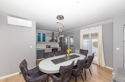 Stobrec Apartment | Lovely apartment in Stobrec with house sea view