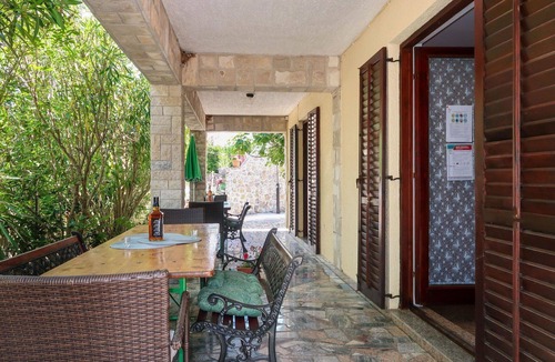 Klimno House | Lovely apartment in villa for 10 people with WIFI, TV, terrace and pets allowed