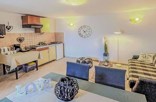 Kukci House | Lovely apartment in villa for 3 guests with WIFI, A/C, TV, terrace and pets allowed