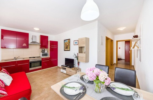 Zdrelac Apartment | Lovely apartment in Zdrelac with swimming pool