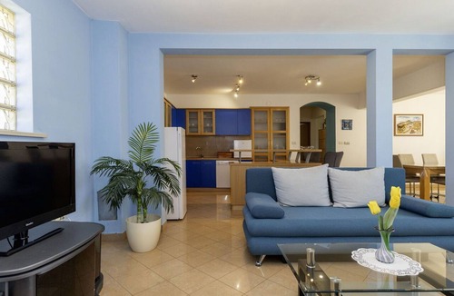 Topid Apartment | Lovely apartment with private pool, A/C, WIFI, TV, terrace, pets allowed and panoramic view