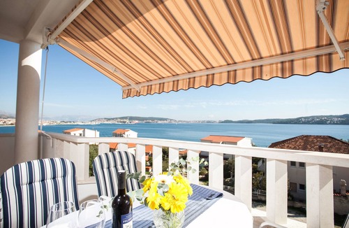 Seget Donji Apartment | Lovely apt for 4, balcony, sea view, beach at 50m