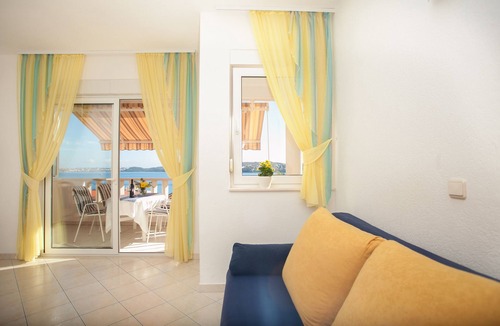 Seget Donji Apartment | Lovely apt for 4, balcony, sea view, beach at 50m