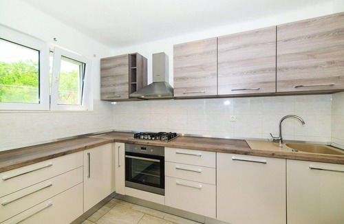 Kastel Kambelovac House | Lovely home in Kastel Kambelovac