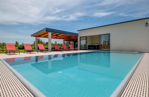 Karlovac House | Lovely home in Banska Selnica with sauna
