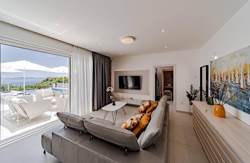 Blato House | Lovely home in Blato with sauna